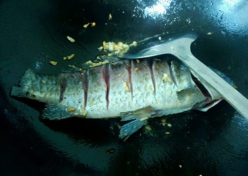 红烧鲫鱼的家常做法 红烧鲫鱼怎么做好吃