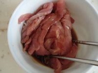 干锅包菜肉片的做法步骤2