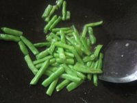 鸭杂炒四季豆的做法步骤2