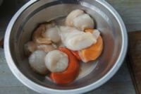 蒜蓉粉丝蒸扇贝的做法步骤3