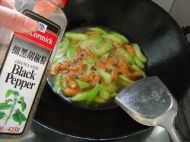 素素的麻花丝瓜粉丝汤的做法步骤9