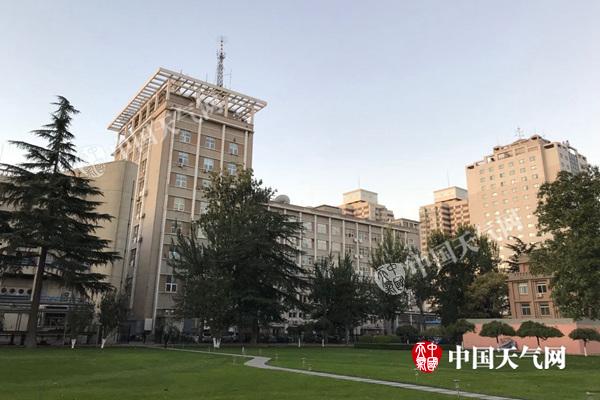 北京蓝天再现宜出游 最高温将降至12℃需注意保暖