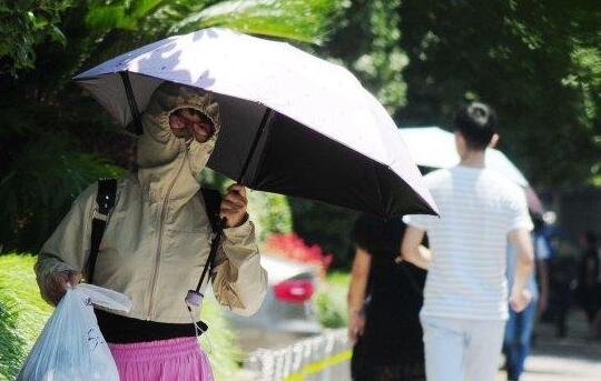重庆最高气温超40℃酷暑难耐 午后可能有阵雨或雷雨出没