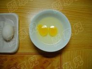 冰糖鸽蛋银耳羹的做法步骤2
