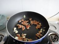 香菇鸡丁的做法步骤5