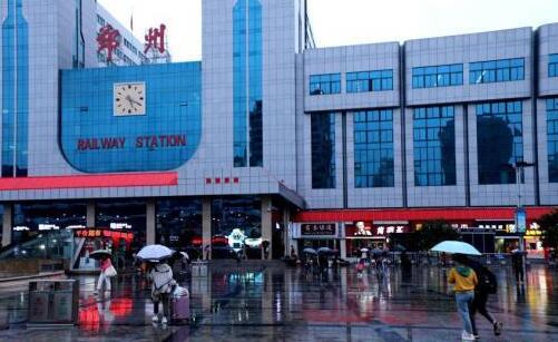 今天广东各地强降雨持续 气温降至20℃公众需注意保暖