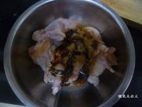蒜香烤鸡翅根的做法步骤2