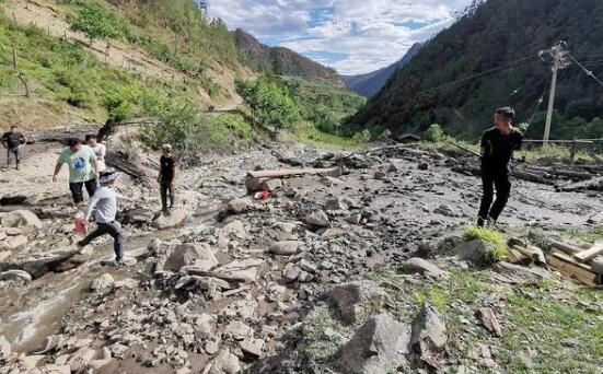凉山州木里县发生泥石流灾害 当地政府紧急撤离群众386人无伤亡