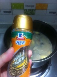 时蔬香菇鲫鱼汤的做法步骤11