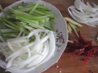 干煸鱿鱼的做法步骤2