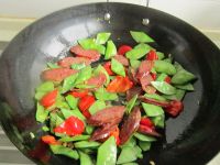 扁豆炒腊肠的做法步骤10
