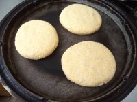 豆渣玉米面饼子的做法步骤5