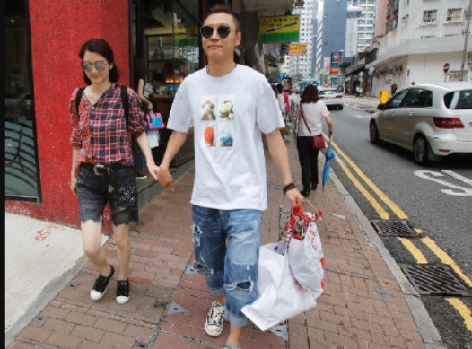 洪欣张丹峰牵手逛街是怎么回事 两人合体秀恩爱破离婚传闻