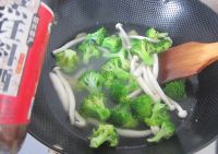 腰花西兰花菌菇汤的做法步骤6