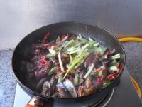 红辣椒煸蚕蛹的做法步骤11