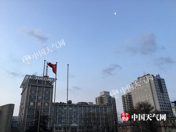 北京今天阵风达7级干冷持续 无降水日或超100天