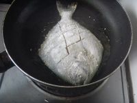 酱烧大鲳鱼的做法步骤3