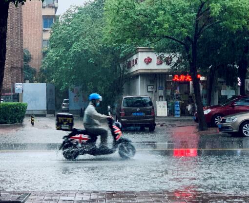 今天北京大部分地区有雷阵雨 最大降水量达到57.5毫米