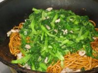 鸡毛菜肉丝炒面条的做法步骤11