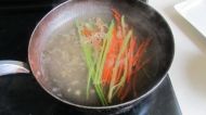 五彩素菜卷的做法步骤1