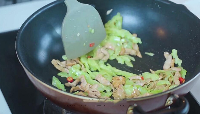 苦瓜炒肉的家常做法 如何做苦瓜炒肉
