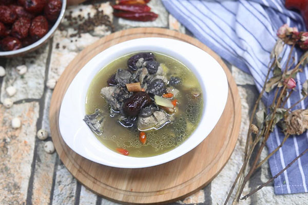 药膳乌鸡汤的做法 药膳乌鸡汤怎么做