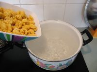 番茄洋葱煮意粉的做法步骤3