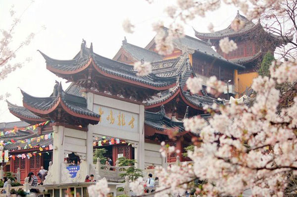 南京清明节旅游人多吗 清明节去南京穿什么
