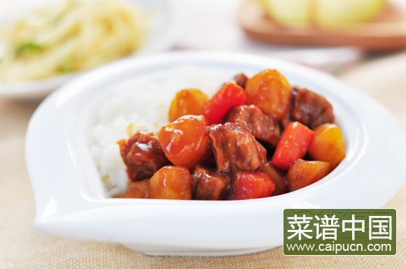土豆烧牛肉盖浇饭