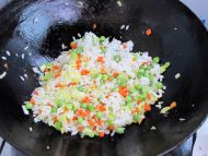 时蔬蛋炒饭的做法步骤6