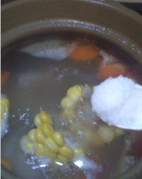 胡萝卜玉米骨头汤的做法步骤9