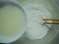家庭版炸油条的做法步骤1