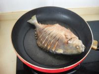 紫苏红烧鲳鱼的做法步骤5