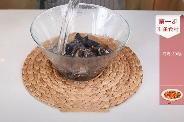 药膳乌鸡汤的做法 药膳乌鸡汤怎么做