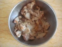 干煸菌菇肉片的做法步骤1