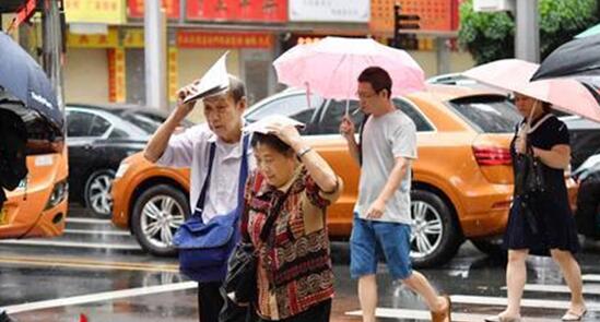 西南地区新一轮强降雨拉开帷幕 东北华北气温回升至30℃以上
