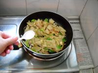 酸豆角蒜豉水面筋的做法步骤8
