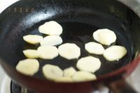 西班牙蛋饼的做法步骤3