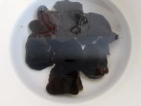 咸蛋木耳粥的做法步骤1