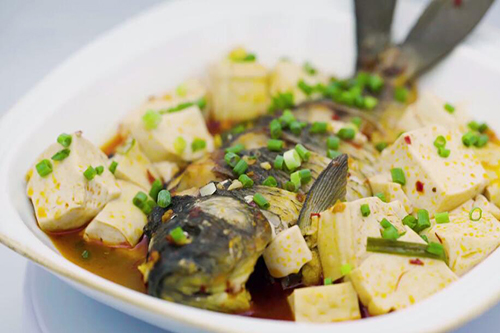 豆瓣豆腐烧鲫鱼的做法 在家怎么做豆瓣豆腐烧鲫鱼