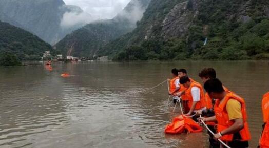 四川丹巴突发泥石流2人失联 目前成功救援14人疏散2万余人