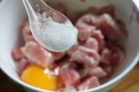 东北溜肉段的做法步骤3