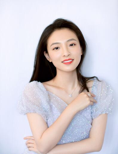 吴倩直播戴戒指是怎么回事 吴倩直播戴戒指是什么情况