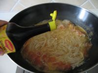 西红柿金针菇龙须面的做法步骤7