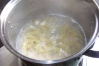 茄汁螺丝粉的做法步骤2