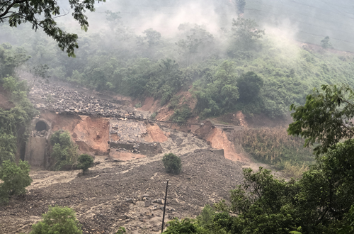 云南屏边遭遇大到暴雨致发生不同程度山洪、泥石流灾害