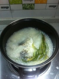 时蔬香菇鲫鱼汤的做法步骤5