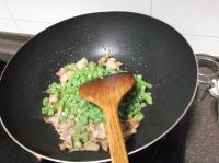 豆角榄菜炒肉的做法步骤7