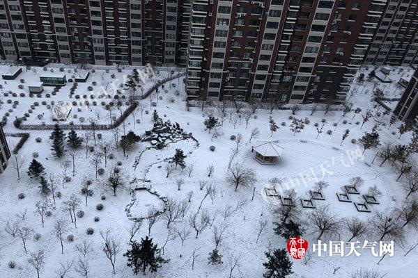 吉林降雪致多条高速被管制 道路结冰蓝色预警中明天雪停