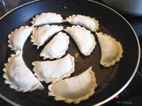 鸡蛋虾米韭菜盒子的做法步骤12